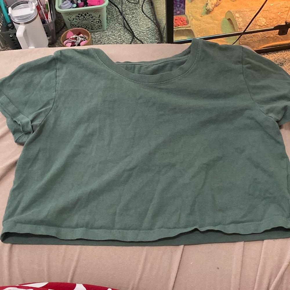 urban outfitters crop top!